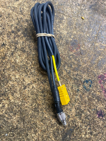 MYCHRON 4, 5 2T PATCH CABLE, Black and Yellow
